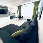 Velvet Bliss Mamaia Nord Apartment