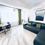 Velvet Bliss Mamaia Nord Apartment