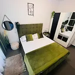 Velvet Bliss Mamaia Nord Apartment *